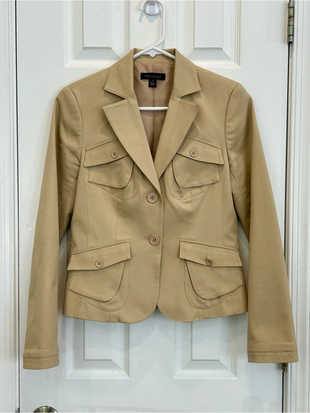 Atelier Khaki Beige Tailored Women’s Blazer Jacket w/ Pocket Detail Sz 2 to 4